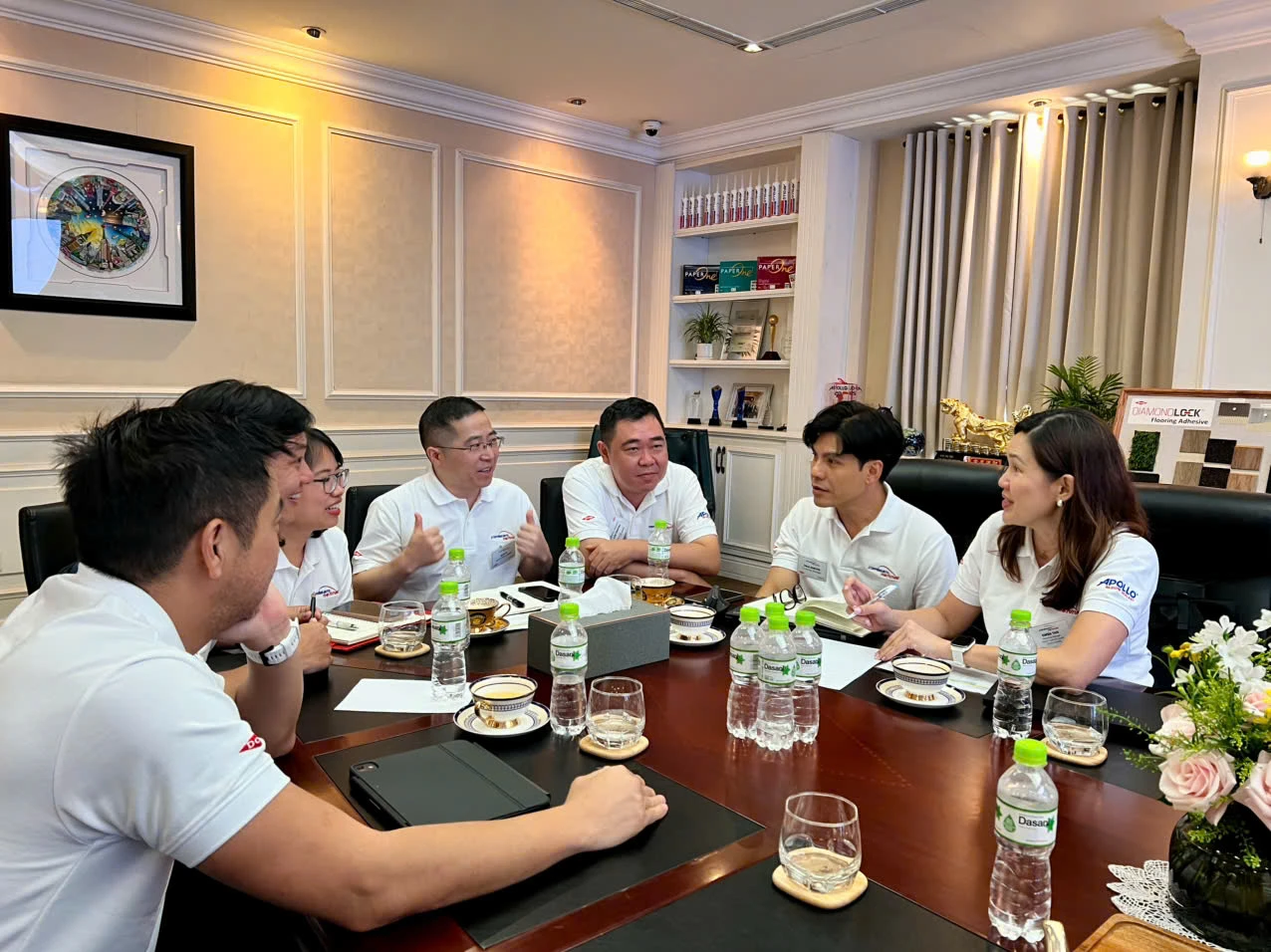https://static.quochuyanhcorp.vn/22160/2025/Stepping into the future/z6833147276983_1f6ce631536d70d86b41b0fbfef23b72.jpg